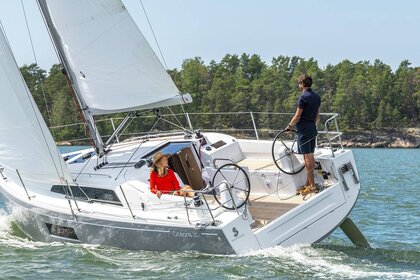 Charter Sailboat Bénéteau Oceanis 30.1 La Rochelle