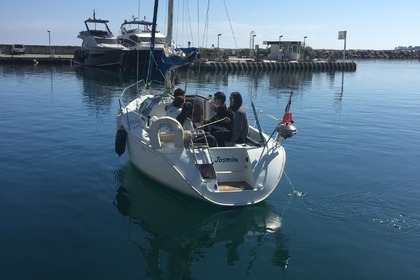 Hire Sailboat Jeanneau Sun Way 25 Beaulieu-sur-Mer