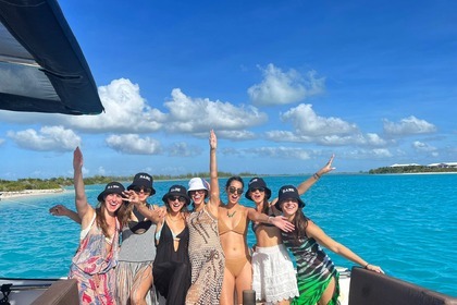 Hire Motorboat Fjord 38 Xpress Turks and Caicos Islands