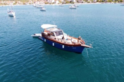 Rental Motorboat Traitional Croatian boat Leut Vagabundo Split