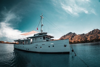 Rental Motor yacht Private Build 66FT Labuan Bajo