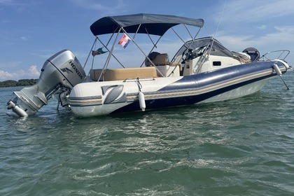 Charter RIB Zodiac Nzo 700 cabin Sesto Calende