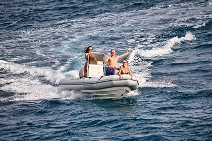 Charter Motorboat Zodiac 535SUB Pasito Blanco