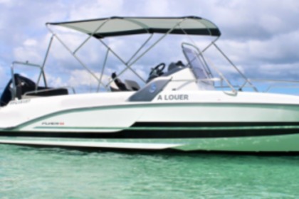 Hire Motorboat BENETEAU flyer 6.6 spacedeck Le Gosier