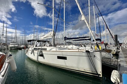 Rental Sailboat Bénéteau Oceanis 38.1 La Rochelle