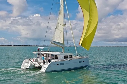 Rental Catamaran Lagoon-Bénéteau Lagoon 400 S2 - 4 + 2 cab. Alimos