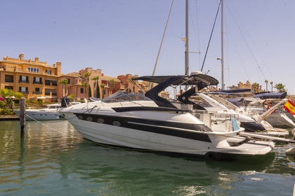 Verhuur Motorboot Regal 4260 Commodore Sotogrande
