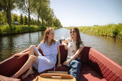 Hire Motorboat Luxe E-Sloep 590 Leeuwarden