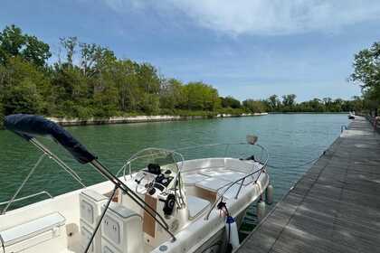 Rental Motorboat Saver 690 Open Venice