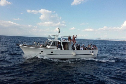 Rental Motorboat Ippolito Pilotina 13mt Forio