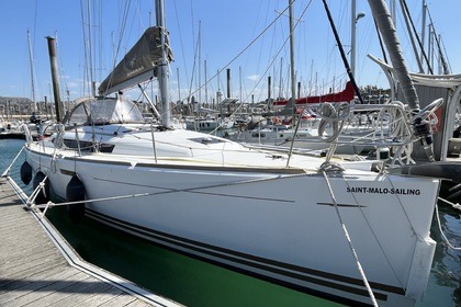 Rental Sailboat Jeanneau Sun Odyssey 379 Saint-Malo