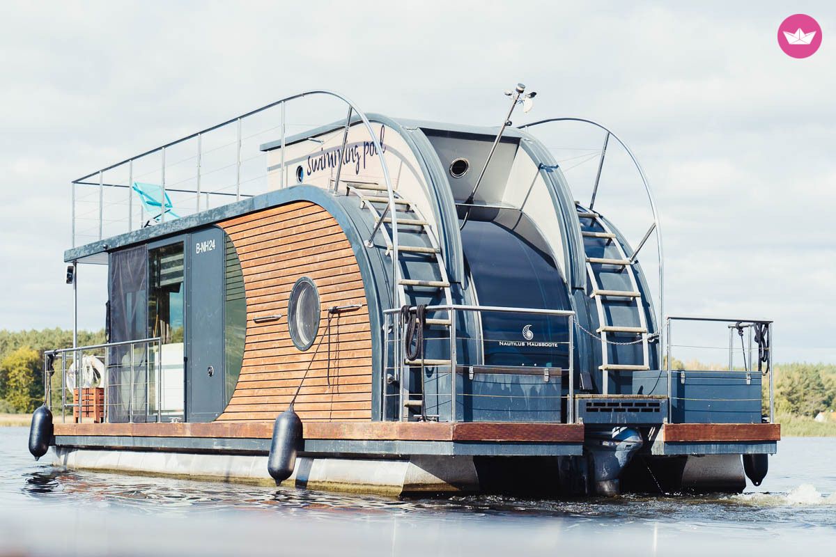 Hausboot high quality mieten auf der Mecklenburgischen Seenplatte! Sichern Sie sich jetzt schon Ihren Wunschtermin für 2023!