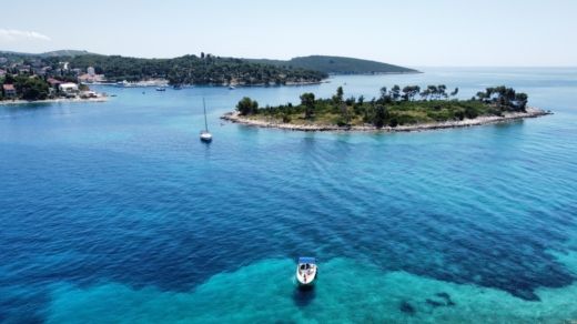 Сплит Motorboat QUICKSILVER Commander 635 alt tag text