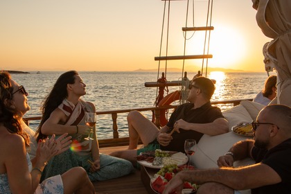 Чартер Моторная яхта Traditional Athenian Cruiser Афины