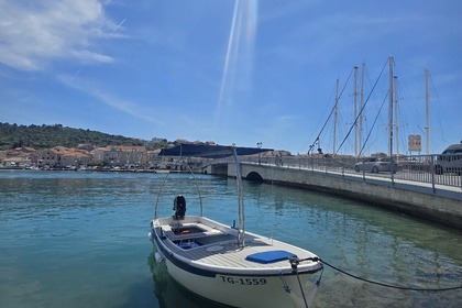 Charter Motorboat Pasara 490 Trogir