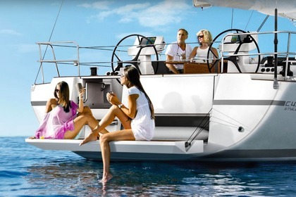 Rental Sailboat Bavaria C45 Cascais