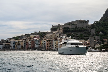 Hire Motor yacht San Lorenzo 22 Porto Venere
