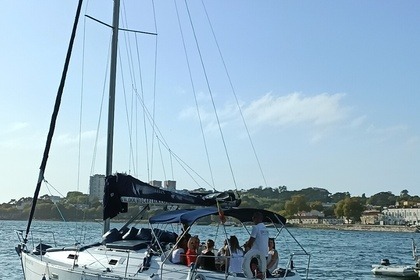 Charter Sailboat Beneteau Oceanis 331 Vila Nova de Gaia