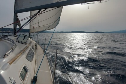 Charter Sailboat Jeanneau Sun Odyssey 35 Legend Saint-Mandrier-sur-Mer