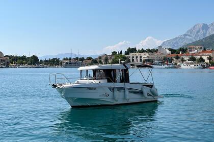 Verhuur Motorboot Beneteau Barracuda 8 Makarska