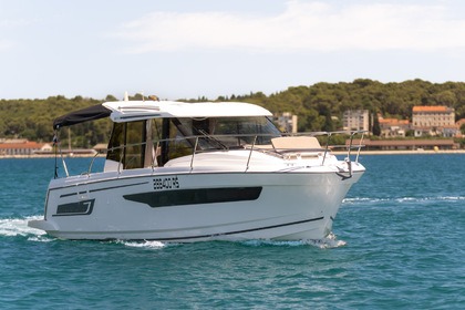 Hire Motorboat Jeanneau Merry fisher 895 Pula