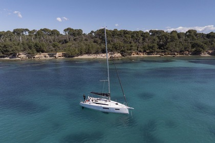 Charter Sailboat JEANNEAU SUN ODYSSEY 350 Leggiuno