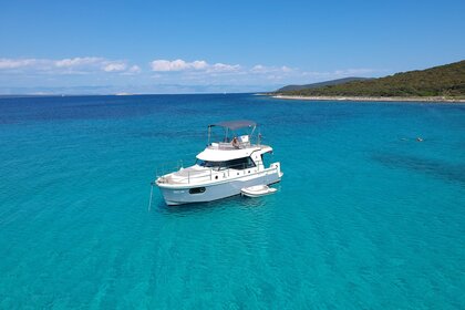 Charter Motorboat Beneteau Swift Trawler 30 Vinkuran