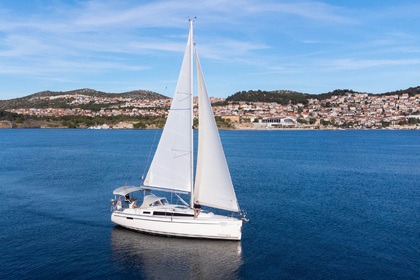 Hyra båt Segelbåt Bavaria Yachtbau Bavaria Cruiser 33 Šibenik