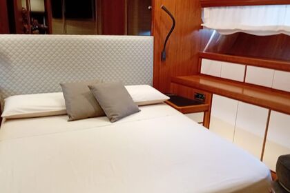 Noleggio Yacht a motore Rizzardi Technema 70 Castellammare di Stabia