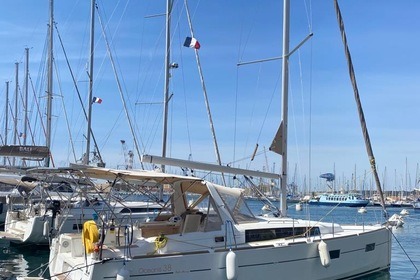 Rental Sailboat Beneteau Oceanis 38 Toulon