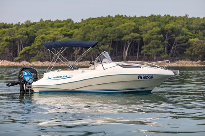 Rental Motorboat Quicksilver Commander 635 WA Punat