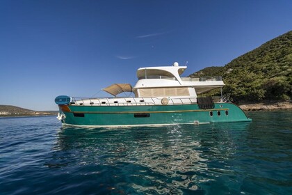 Rental Motorboat Custom Trawler motor yacht Bodrum