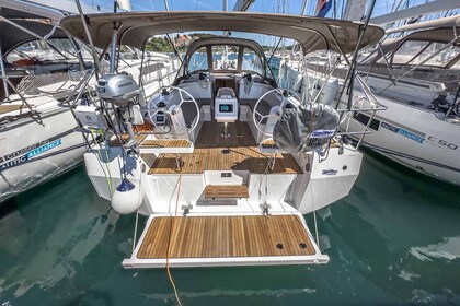 Ενοικίαση Ιστιοπλοϊκό σκάφος Bavaria Yachtbau Bavaria C38 Πούλα