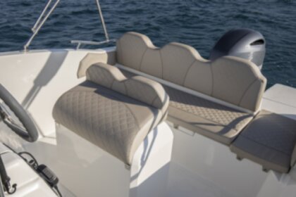 Charter Motorboat Cayman 585 Open Kampor