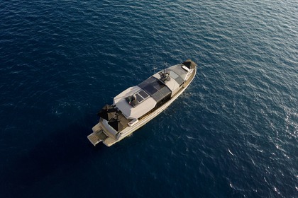 Hire Motor yacht Arcadia A85 Naples