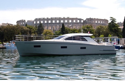 Charter Motor yacht Cyrus Cyrus 13.8 hard top Tivat