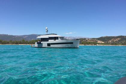 Charter Motor yacht Sundeck 550 Tuscany