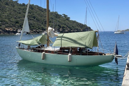 Rental Sailboat Tucker Brown Sloop des Bermudes Le Lavandou