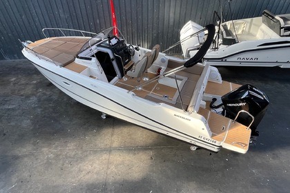Rental Motorboat Quicksilver Activ 755 Sundeck Toulon
