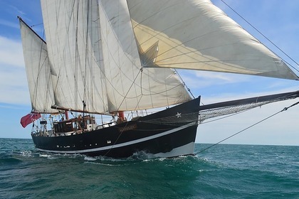 Hire Sailboat Gaff cutter Isle of Portland
