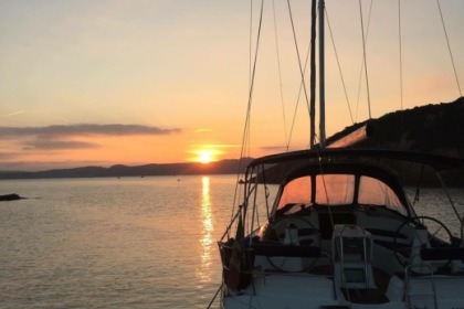 Miete Segelboot JEANNEU SUN ODYSSEY 42 DS La Maddalena