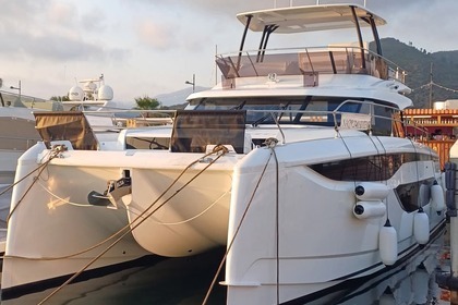 Noleggio Barca a motore Prestige Prestige M48 Salerno