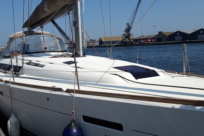 Charter Sailboat Jeanneau Sun Odyssey 439 Saint-Malo