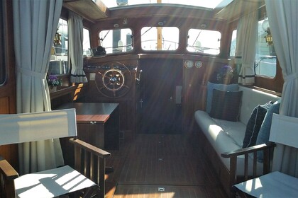 Charter Motorboat P. Valk Yachts Franeker Valkvlet 11.30 OK/AK Vila Nova de Gaia