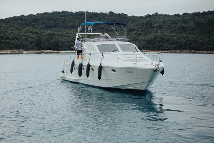 Miete Motorboot Ferretti 52-7 Pula