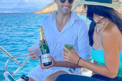 Hyra båt Motorbåt Fountaine Pajot Highland 35 Llucmajor