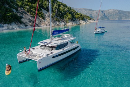 Charter Catamaran  Sunsail 454L Mahé