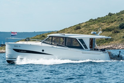Rental Motorboat Greenline Yachts Greenline 39 Split