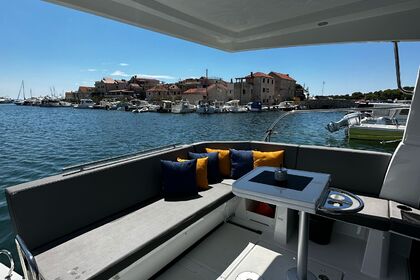 Charter Motor yacht Beneteau Antares 11 Tribunj