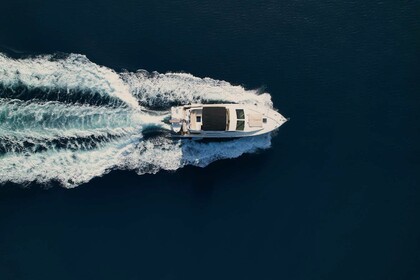 Rental Motorboat Ferretti Altura 52 Piraeus